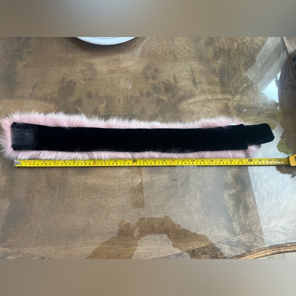 OS Pink Fox Fur Infinity Scarf with Black Velvet Lining and Velcro Closure - Picture 5 of 6